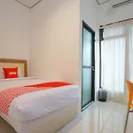 Oyo 2067 Fedith Kost Syariah