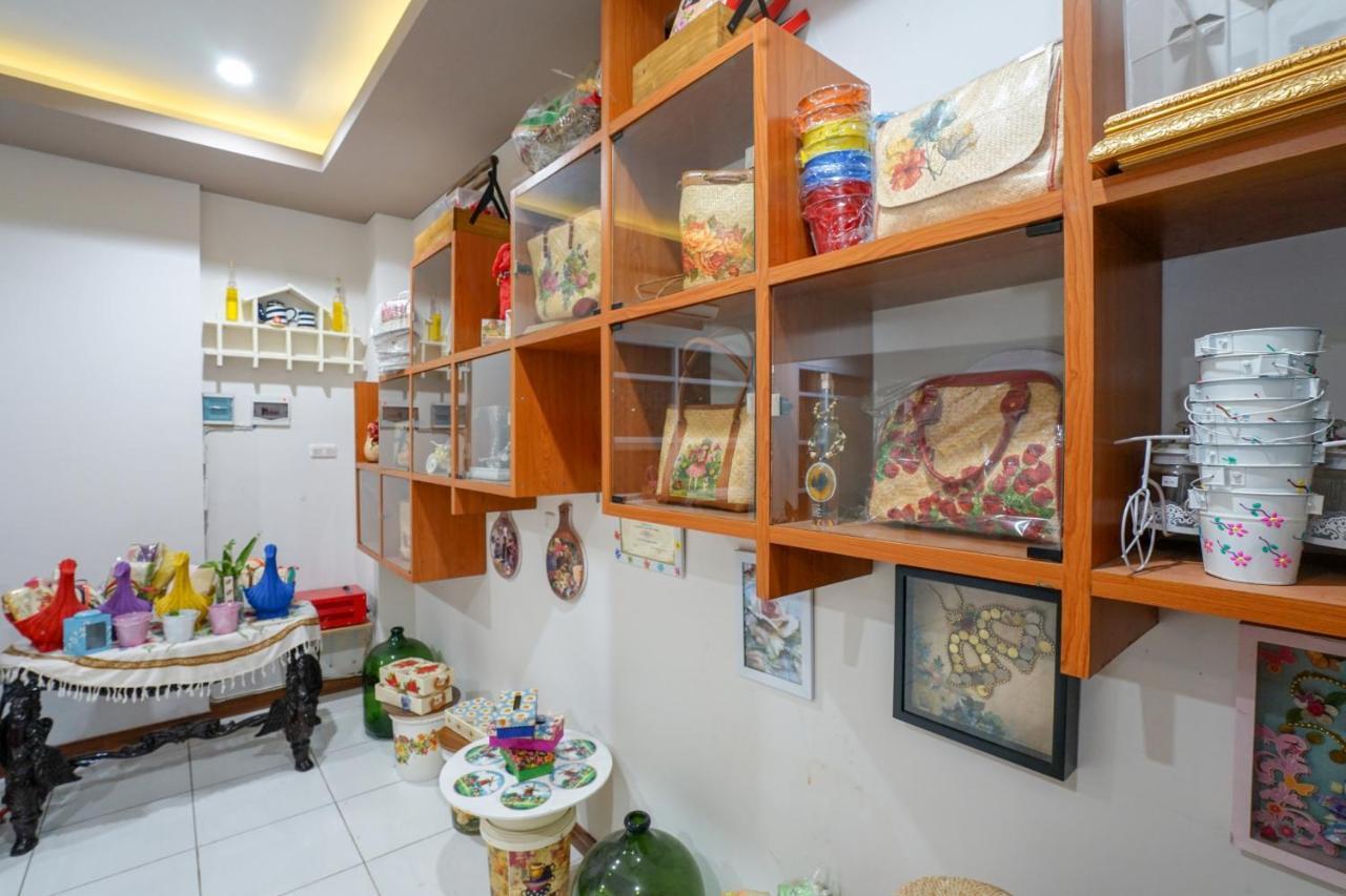 Oyo 2067 Fedith Kost Syariah Hotel Palembang