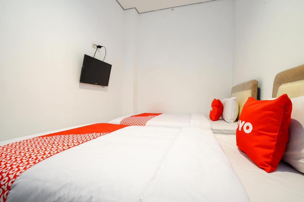 Oyo 2067 Fedith Kost Syariah Hotel 2*
