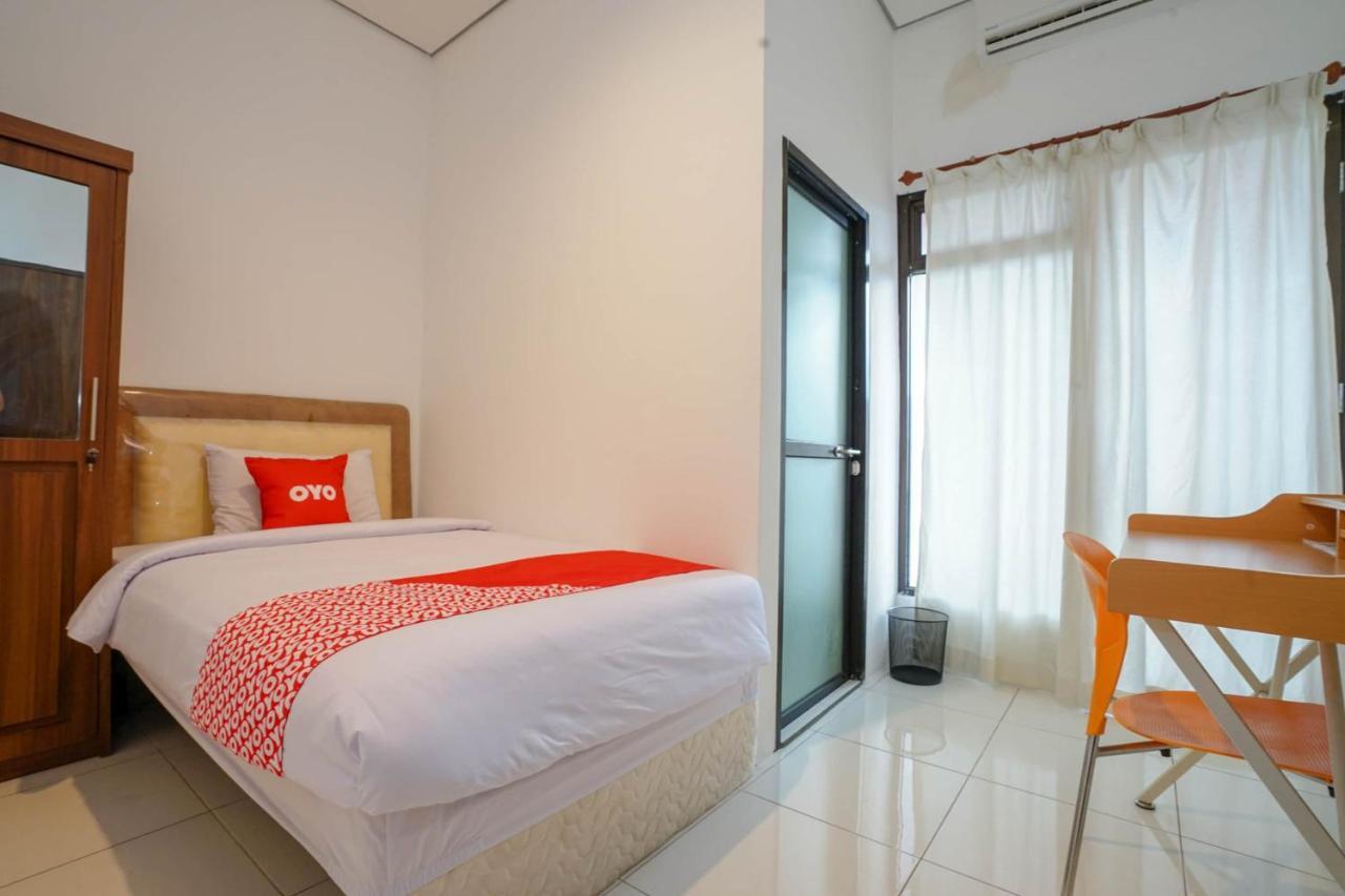Oyo 2067 Fedith Kost Syariah Hotel Palembang