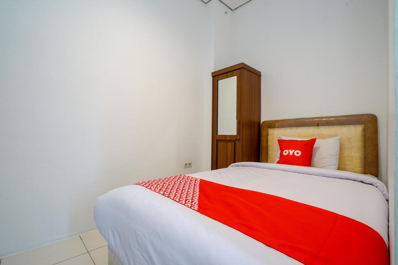 Hotel Oyo 2067 Fedith Kost Syariah
