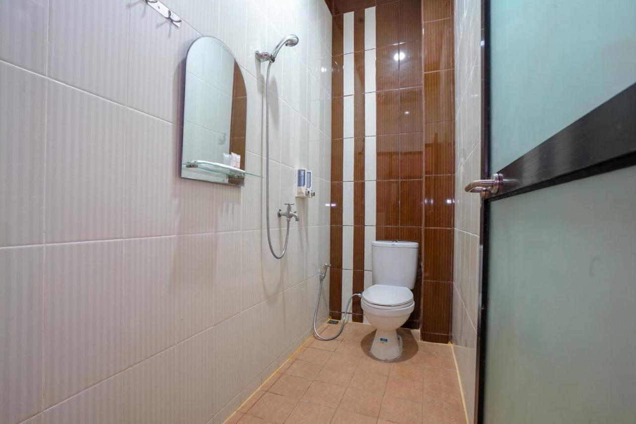 Oyo 2067 Fedith Kost Syariah Hotel 2*
